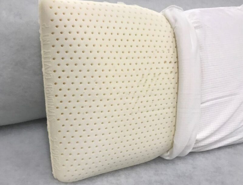 Travesseiro de Látex natural com fronha pela metade